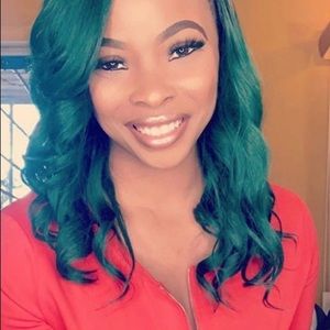 Meet your Posher, Selena